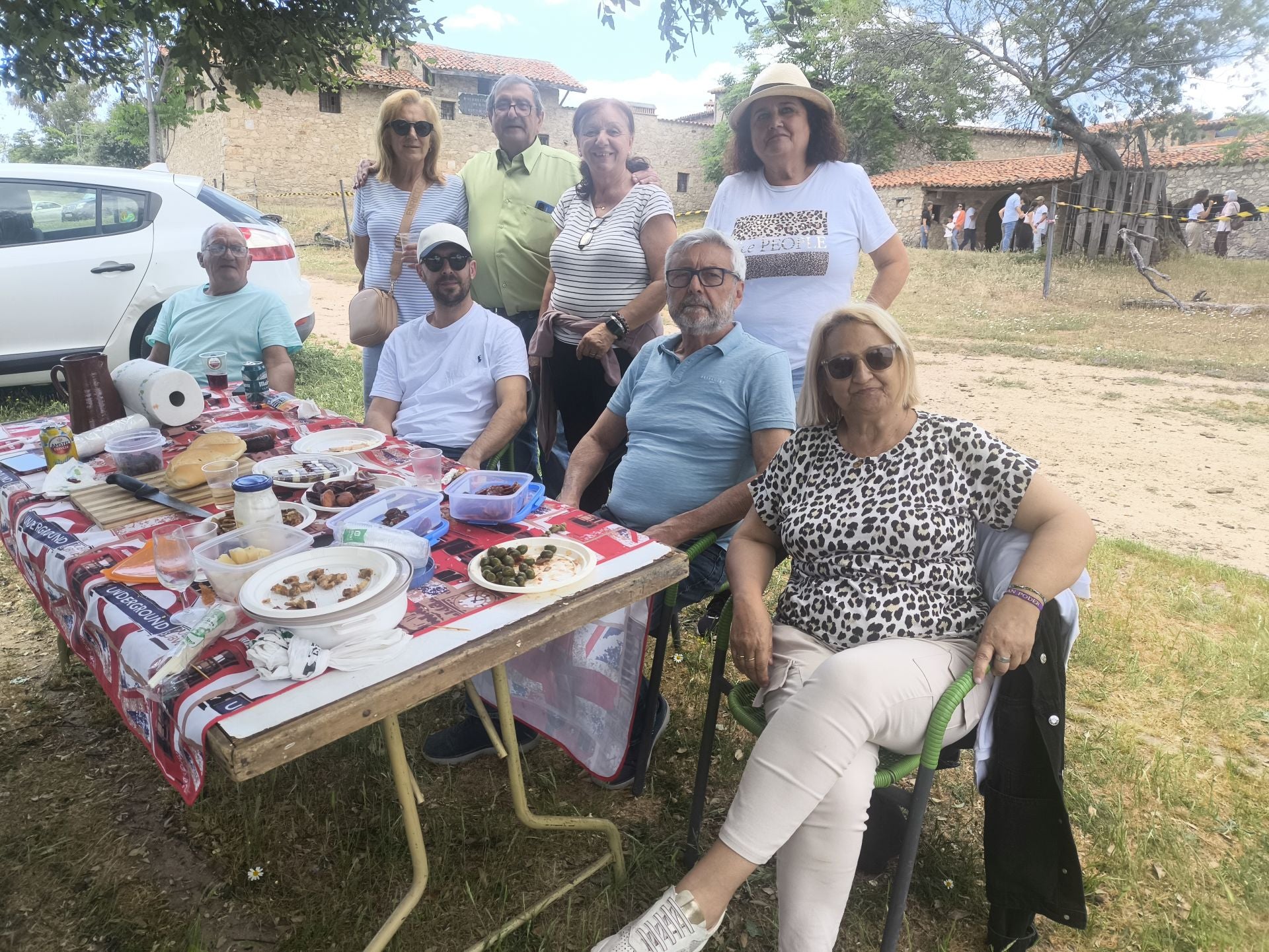 La romería del Cristo de la Vida, en Huertas de Ánimas, con decenas de grupos de amigos y familiares