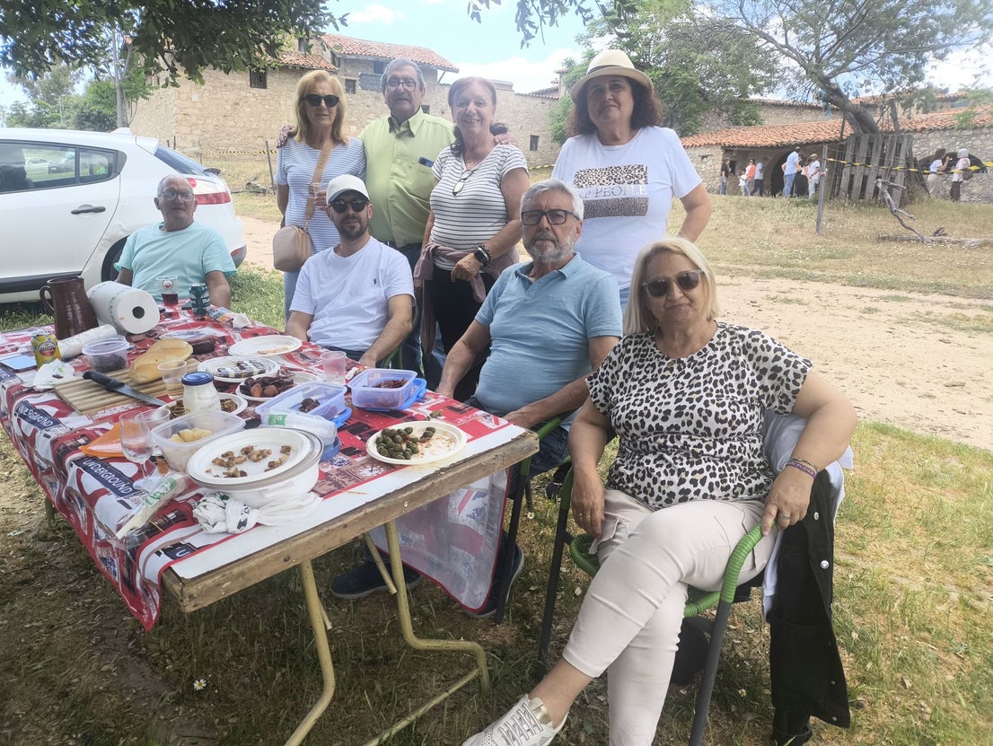 La romería del Cristo de la Vida, en Huertas de Ánimas, con decenas de grupos de amigos y familiares