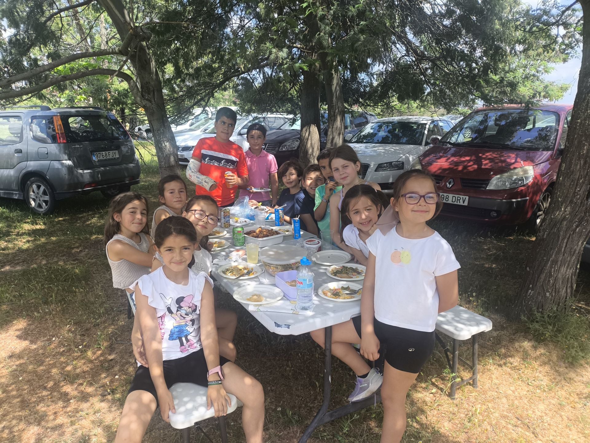 La romería del Cristo de la Vida, en Huertas de Ánimas, con decenas de grupos de amigos y familiares