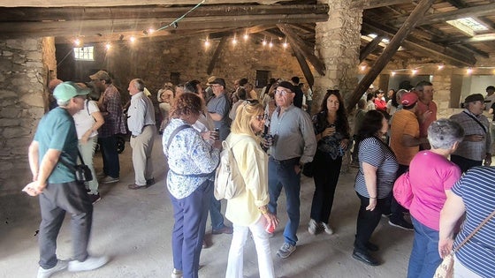 La romería del Cristo de la Vida, en Huertas de Ánimas, con decenas de grupos de amigos y familiares
