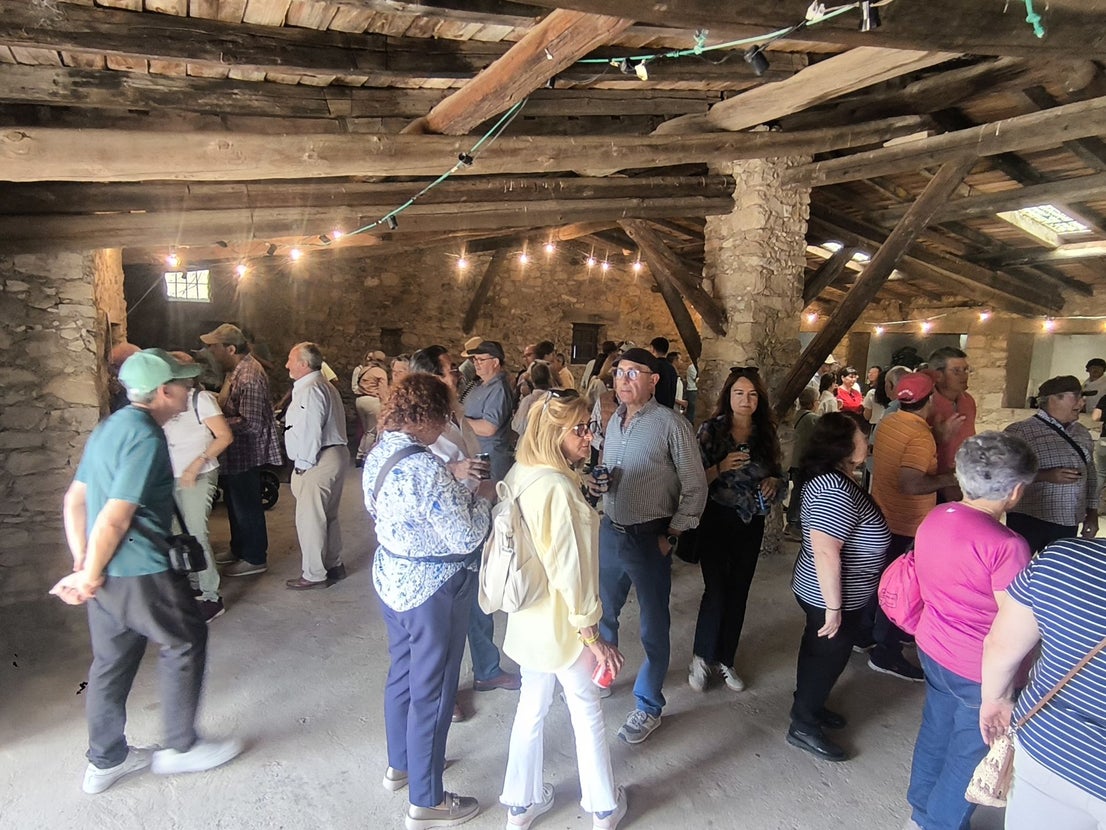 La romería del Cristo de la Vida, en Huertas de Ánimas, con decenas de grupos de amigos y familiares