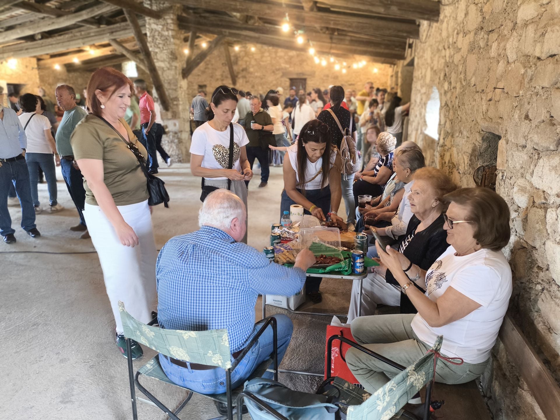La romería del Cristo de la Vida, en Huertas de Ánimas, con decenas de grupos de amigos y familiares