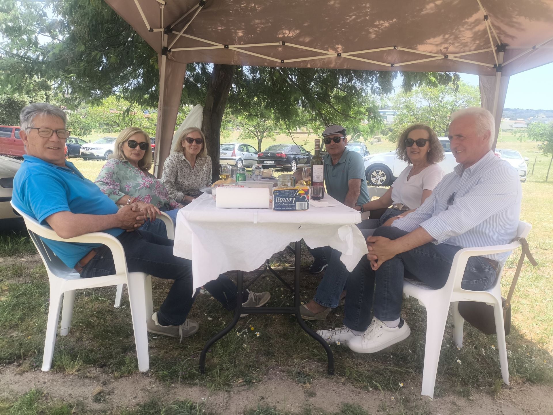 La romería del Cristo de la Vida, en Huertas de Ánimas, con decenas de grupos de amigos y familiares