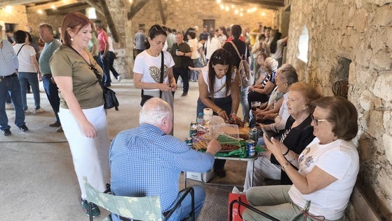 La buena temperatura favorece la participación en la romería del Cristo de la Vida