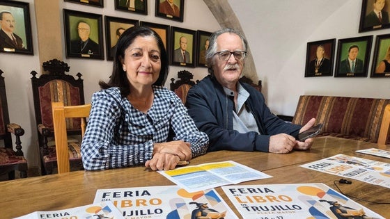 La concejala de Cultura y el director de la Feria.