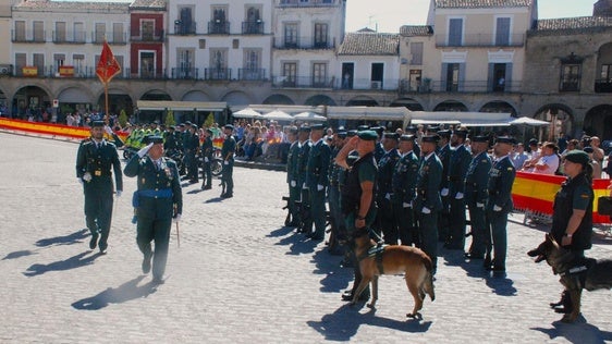 La Guardia Civil celebra su aniversario con un ambiente festivo y muy caluroso