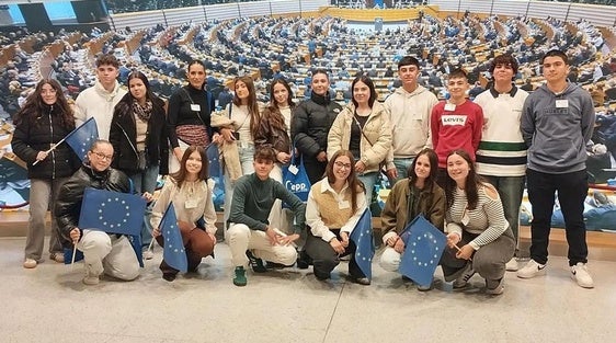 Los jóvenes del instituto trujillano en la Eurocámara.