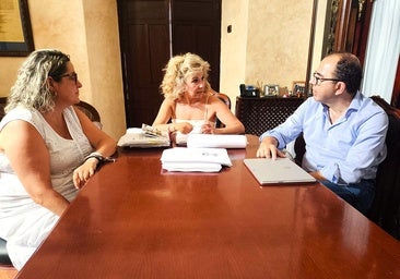 Encuentro entre la alcaldesa y los representantes de asemtru