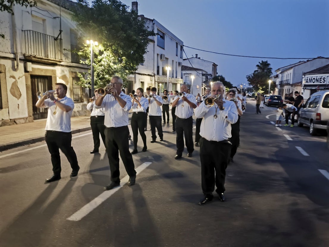 La procesión de La Piedad acoge a numerosas personas
