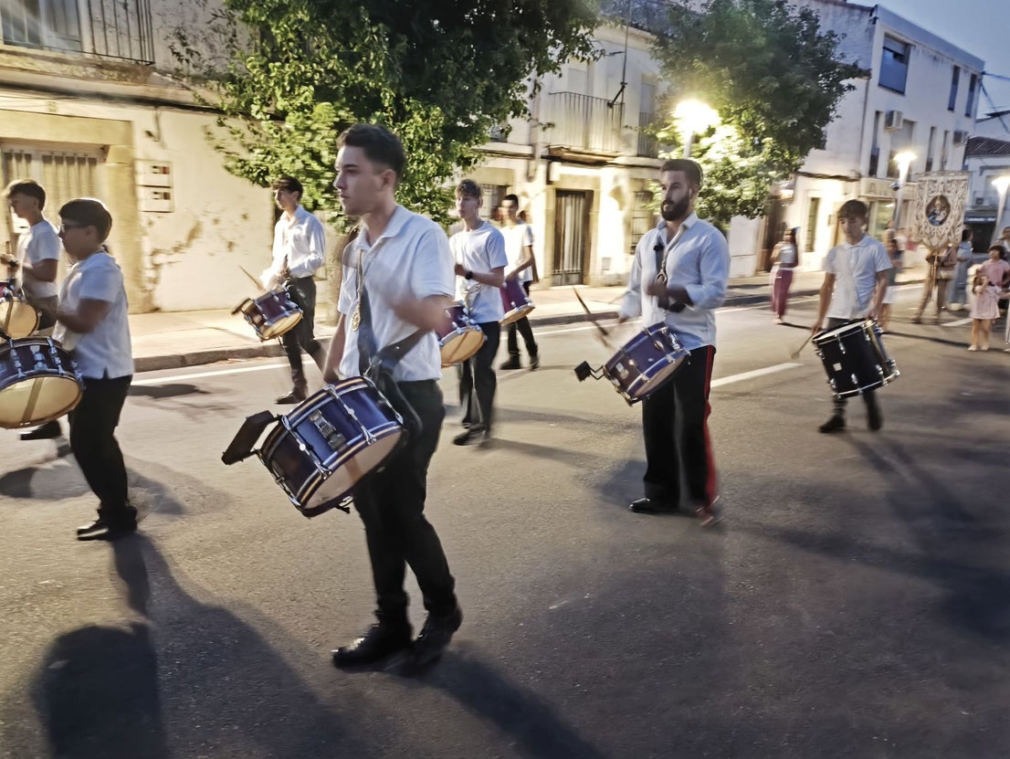 La procesión de La Piedad acoge a numerosas personas