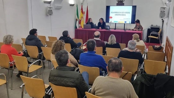 Responsables de Adicomt en una asamblea.