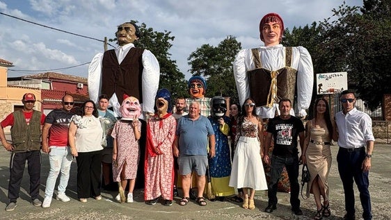 Integrantes de la asociación Gigantes y CAbezudos.