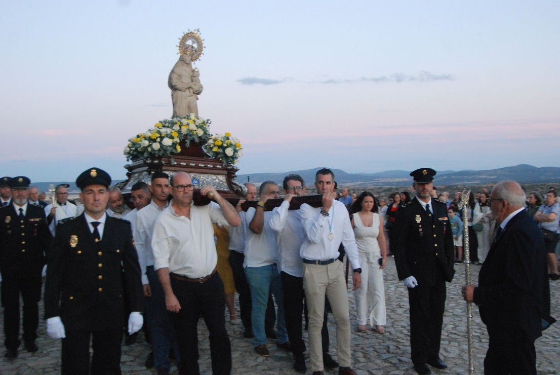 La Patrona llega a la iglesia de San Martín