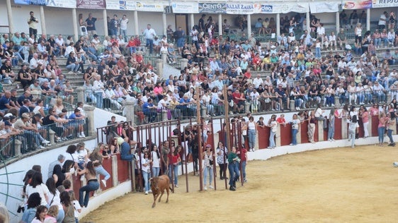 Las fiestas patronales se despiden con la capea para las mujeres y Los Astlándticos