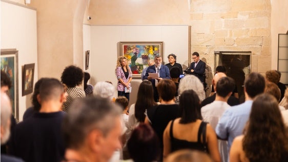 Un momento de la inauguración de la muestra puesta en marcha