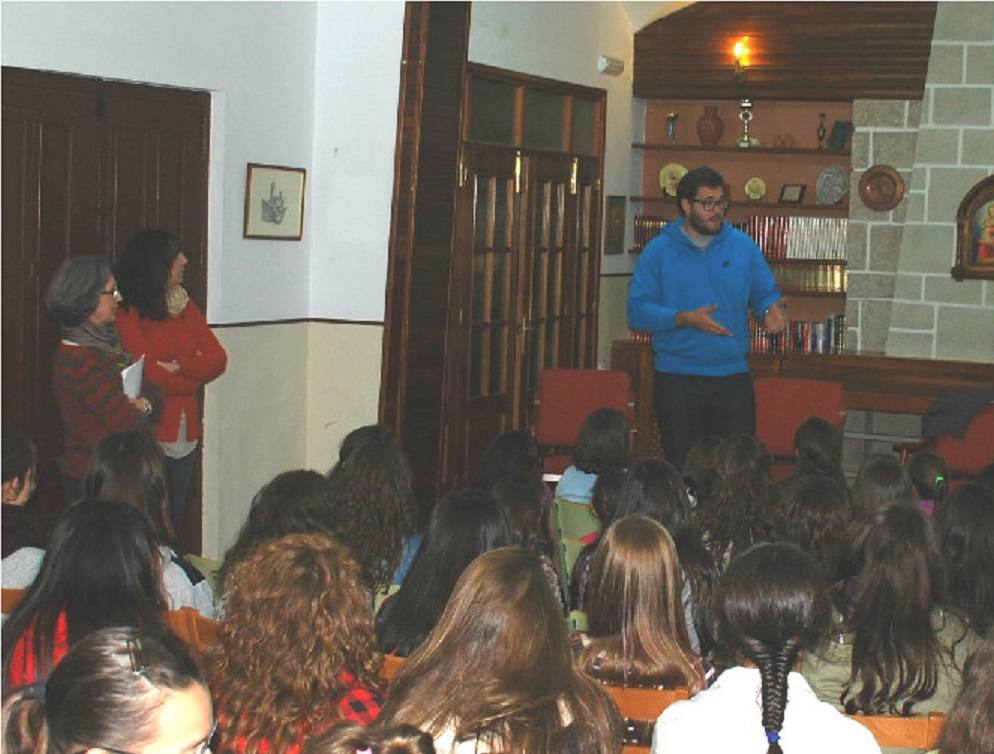 Cienfuegos, en la charla con las alumnas de la escuela hogar