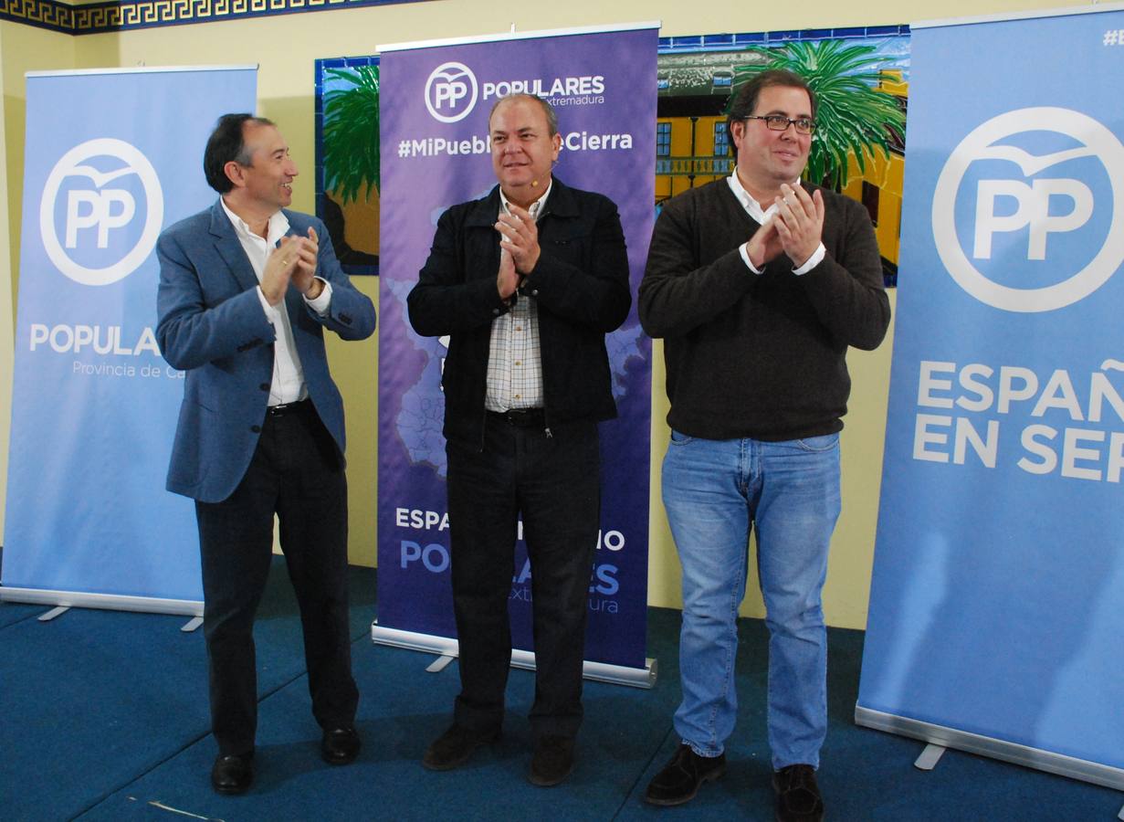Monago, Léon y Casero, en el mitin de ayer. 