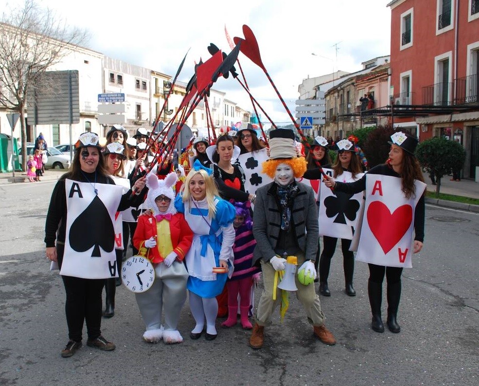 Una de las agrupaciones triunfadoras del desfile de Carnaval de Trujillo 