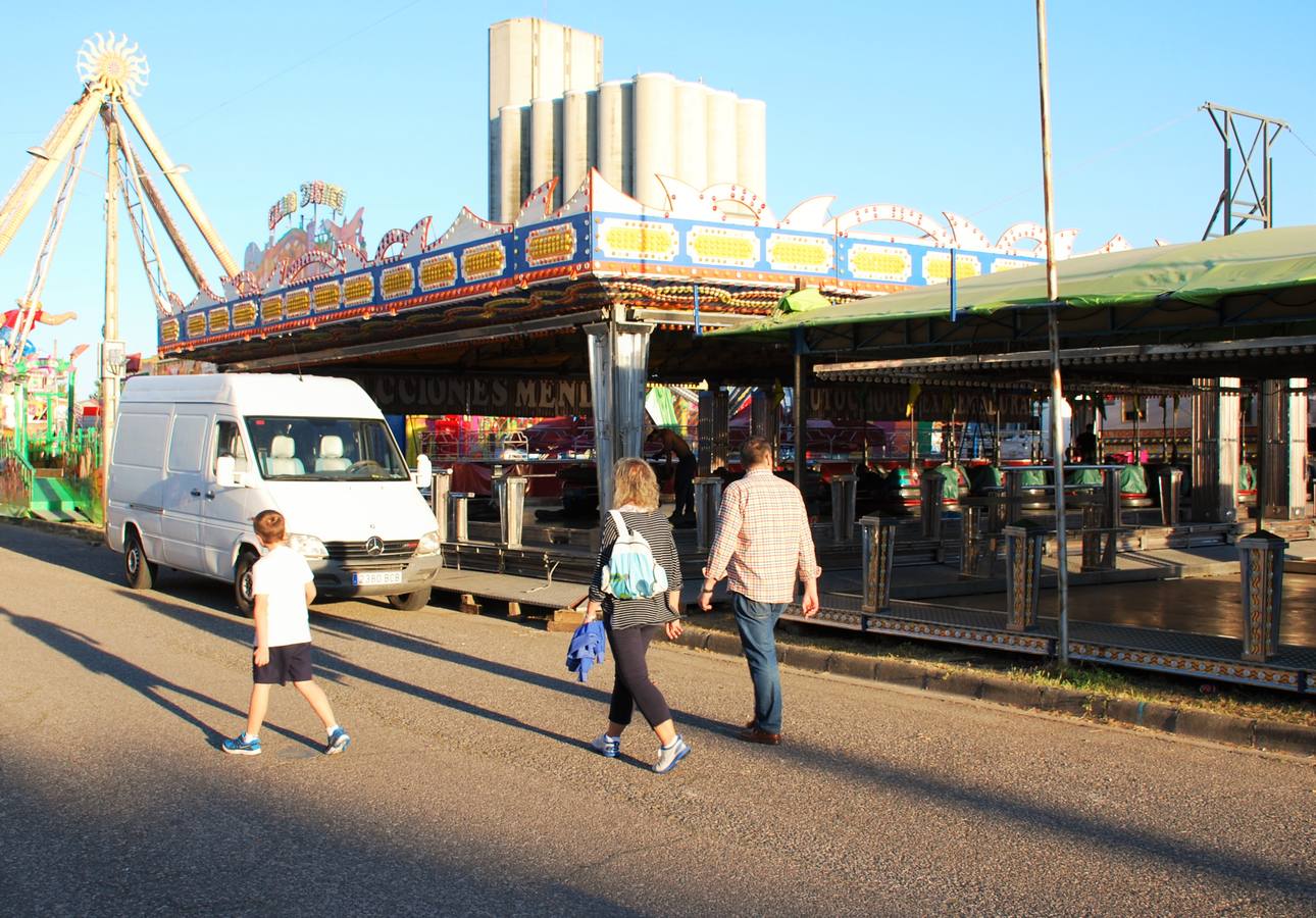 Últimos preparativos en la feria de Trujillo 