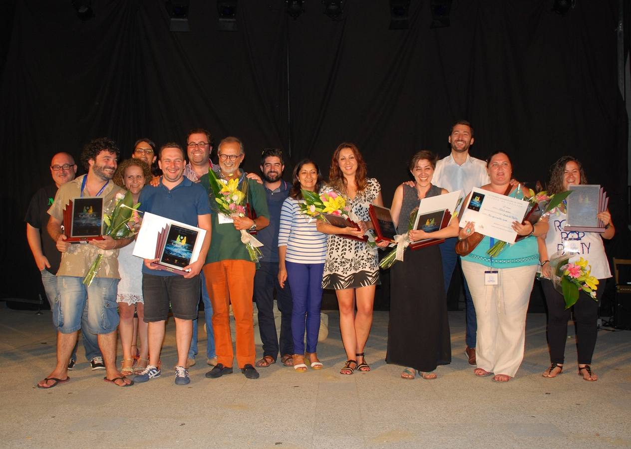 Ganadores de una edición anterior, con los responsables y el jurado 
