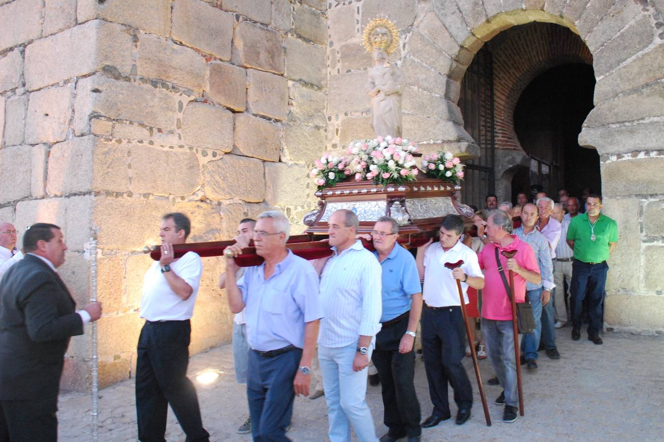 Salida de la patrona desde el castillo dirección San Martín, en una edición anterior 
