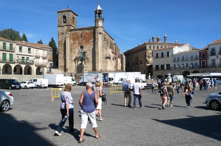 La plaza Mayor convive con el rodaje de cine