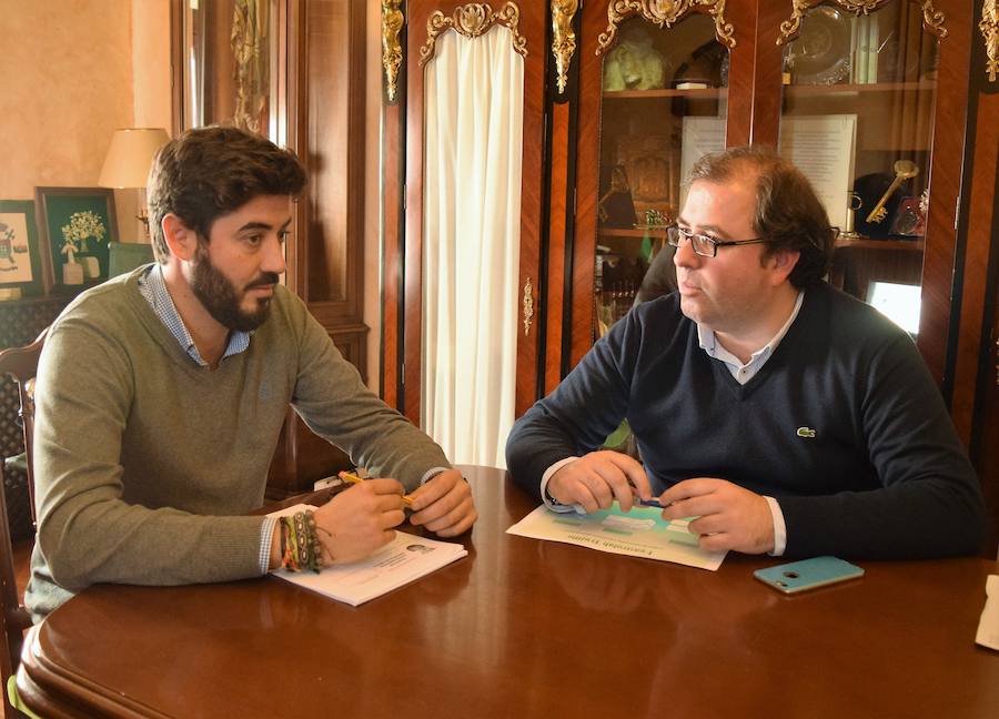 El alcalde, Alberto Casero, junto al concejal de Obras, Juan Jesús Martín 