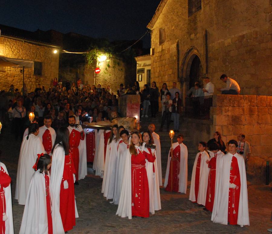 El zona monumental recibe el Vía Crucis con numeroso público