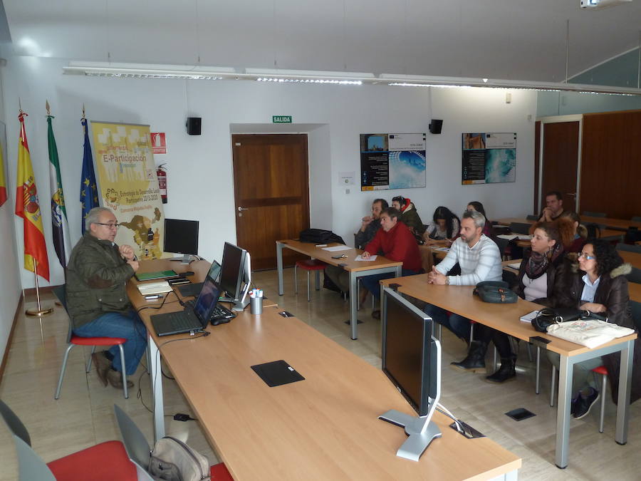 El gerente de Adicot en una charla con empresarios CEDIDA