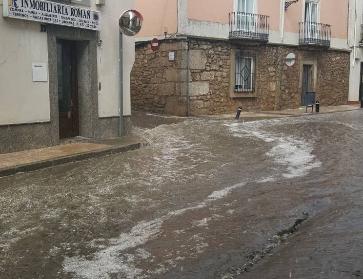 Una de las calles principales de la ciudad, en la tarde de este lunes 