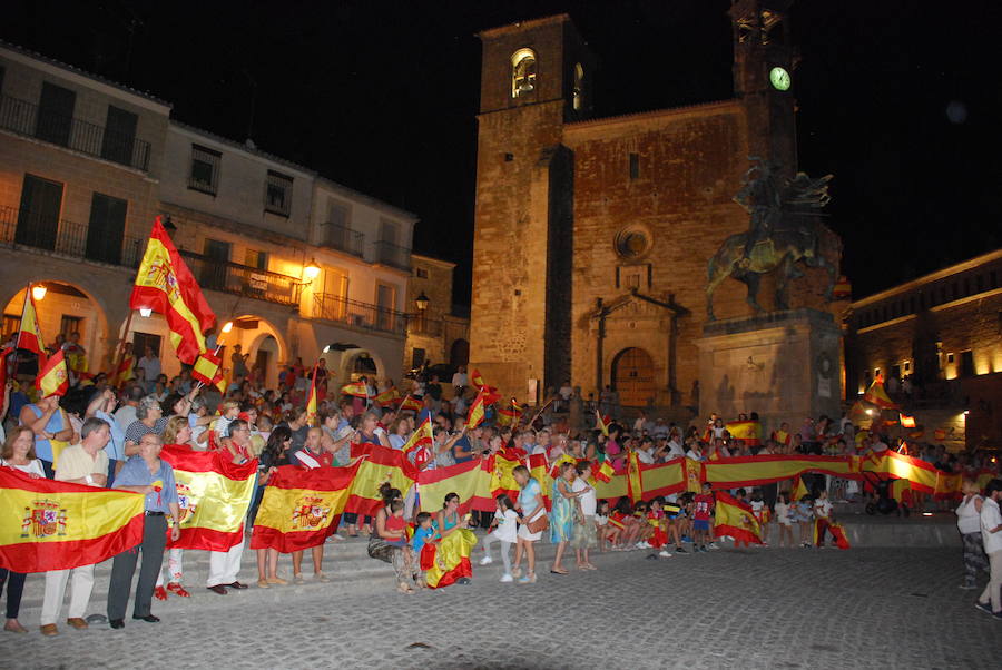 Asistentes en la concentración llevada a cabo ayer 