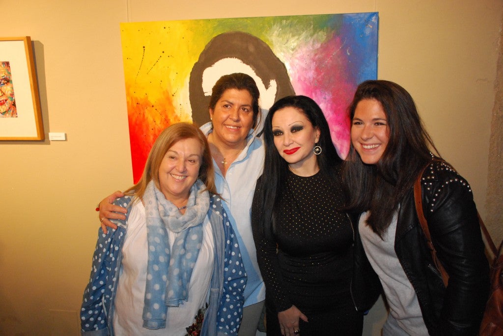 Aficionadas con la artista protagonista 