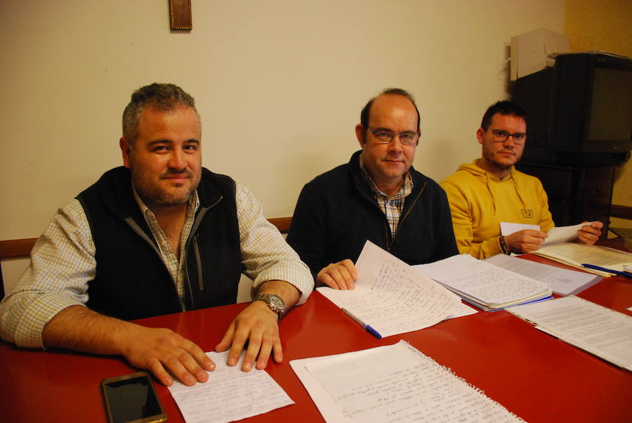 Representantes de la cofradía del Nazareno 