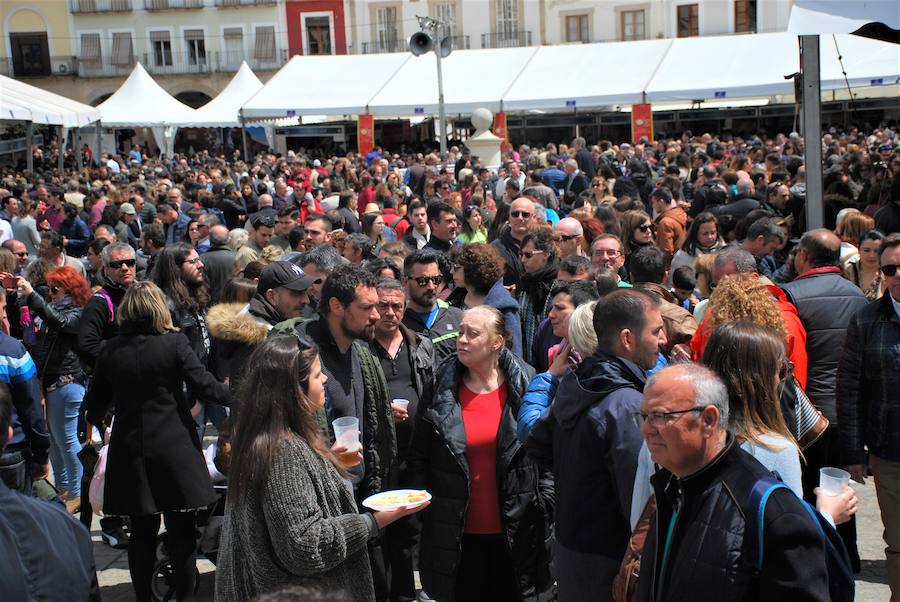 Ambiente de la plaza Mayor, en la Feria del Queso 