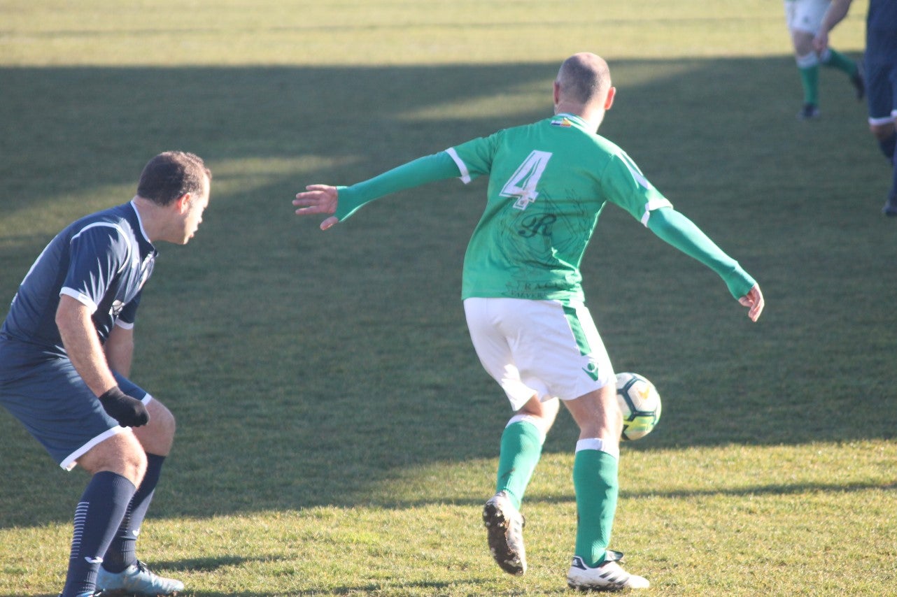 Imágenes del encuentro de semifinales de la Copa Luiqui de Veteranos disputado en el Municipal de San Roque y que terminó 1-3 (30-12-2018)