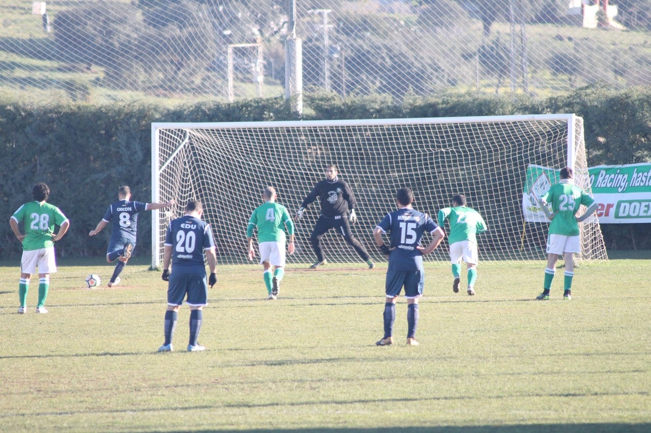 Imágenes del encuentro de semifinales de la Copa Luiqui de Veteranos disputado en el Municipal de San Roque y que terminó 1-3 (30-12-2018)