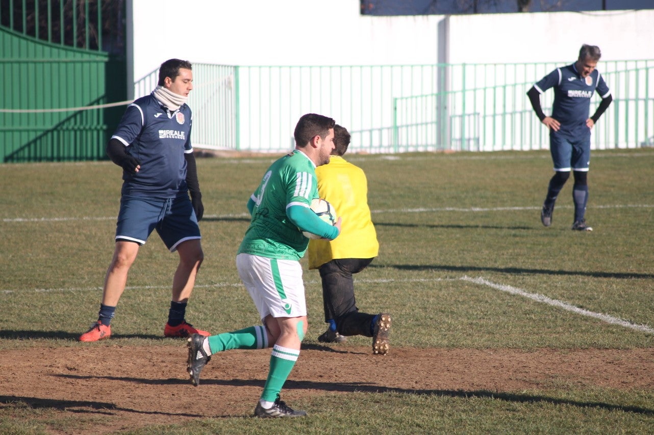 Imágenes del encuentro de semifinales de la Copa Luiqui de Veteranos disputado en el Municipal de San Roque y que terminó 1-3 (30-12-2018)