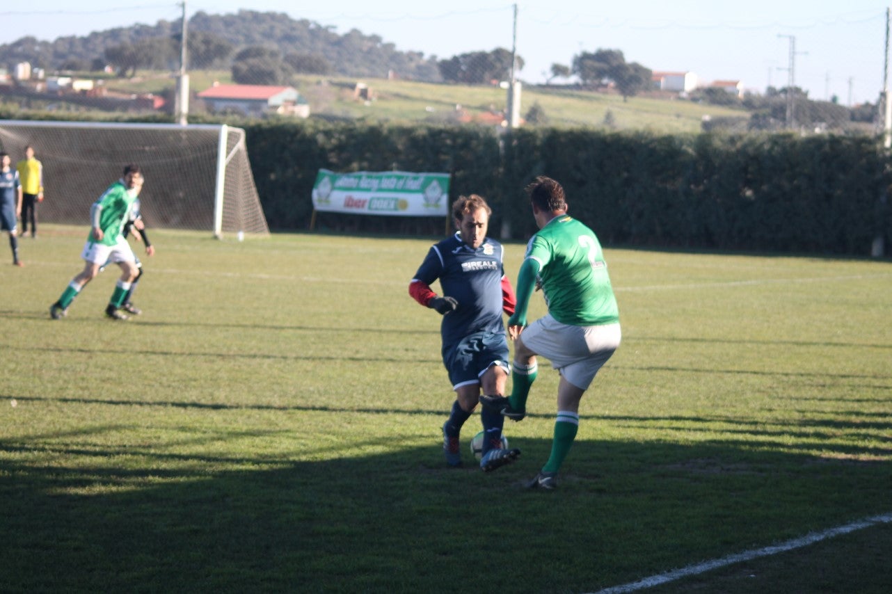 Imágenes del encuentro de semifinales de la Copa Luiqui de Veteranos disputado en el Municipal de San Roque y que terminó 1-3 (30-12-2018)
