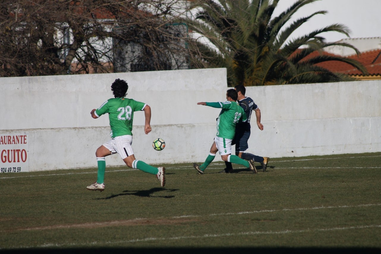 Imágenes del encuentro de semifinales de la Copa Luiqui de Veteranos disputado en el Municipal de San Roque y que terminó 1-3 (30-12-2018)