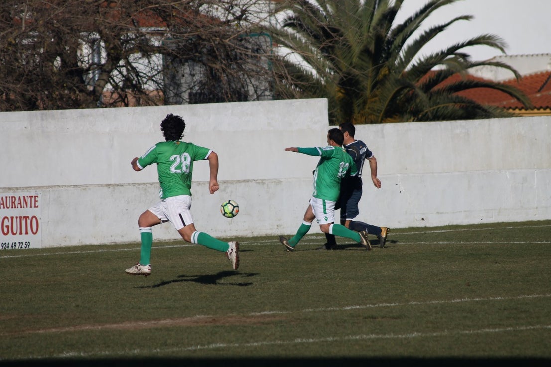 Imágenes del encuentro de semifinales de la Copa Luiqui de Veteranos disputado en el Municipal de San Roque y que terminó 1-3 (30-12-2018)