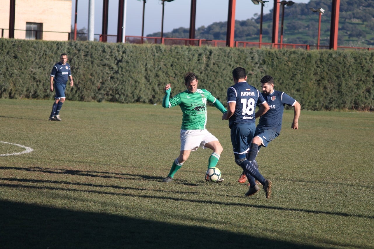 Imágenes del encuentro de semifinales de la Copa Luiqui de Veteranos disputado en el Municipal de San Roque y que terminó 1-3 (30-12-2018)