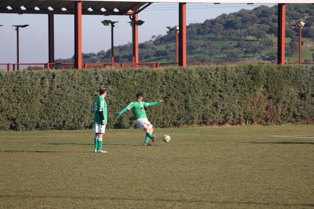 Imágenes del encuentro de semifinales de la Copa Luiqui de Veteranos disputado en el Municipal de San Roque y que terminó 1-3 (30-12-2018)