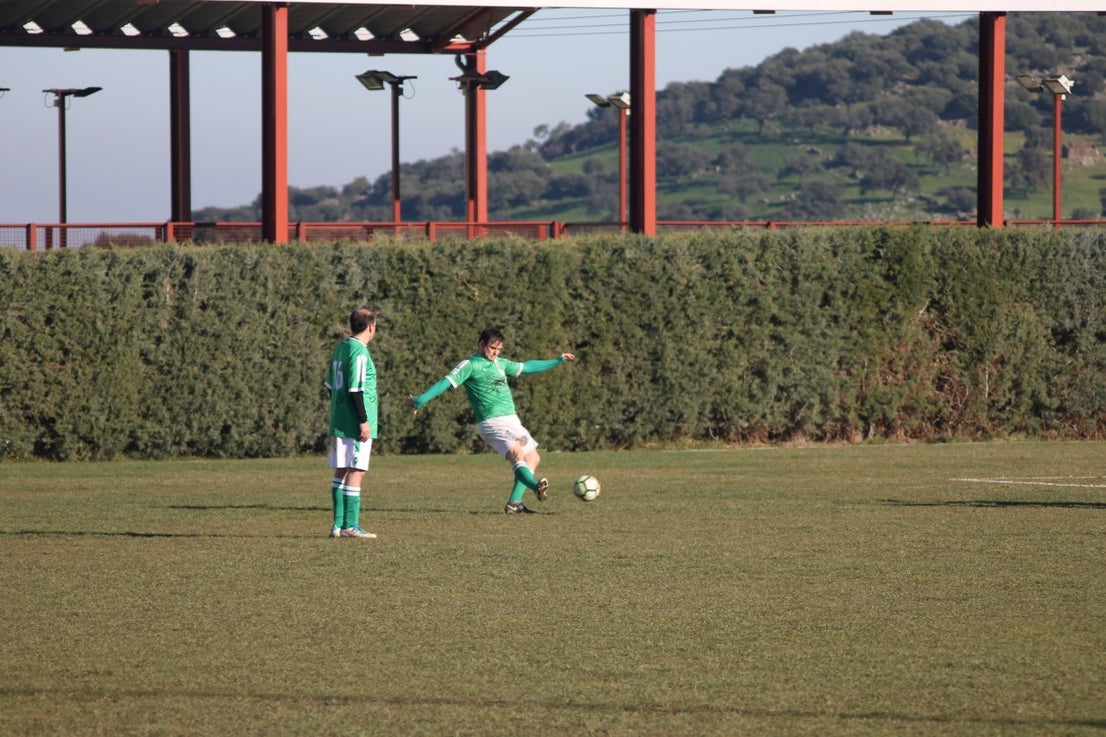 Imágenes del encuentro de semifinales de la Copa Luiqui de Veteranos disputado en el Municipal de San Roque y que terminó 1-3 (30-12-2018)