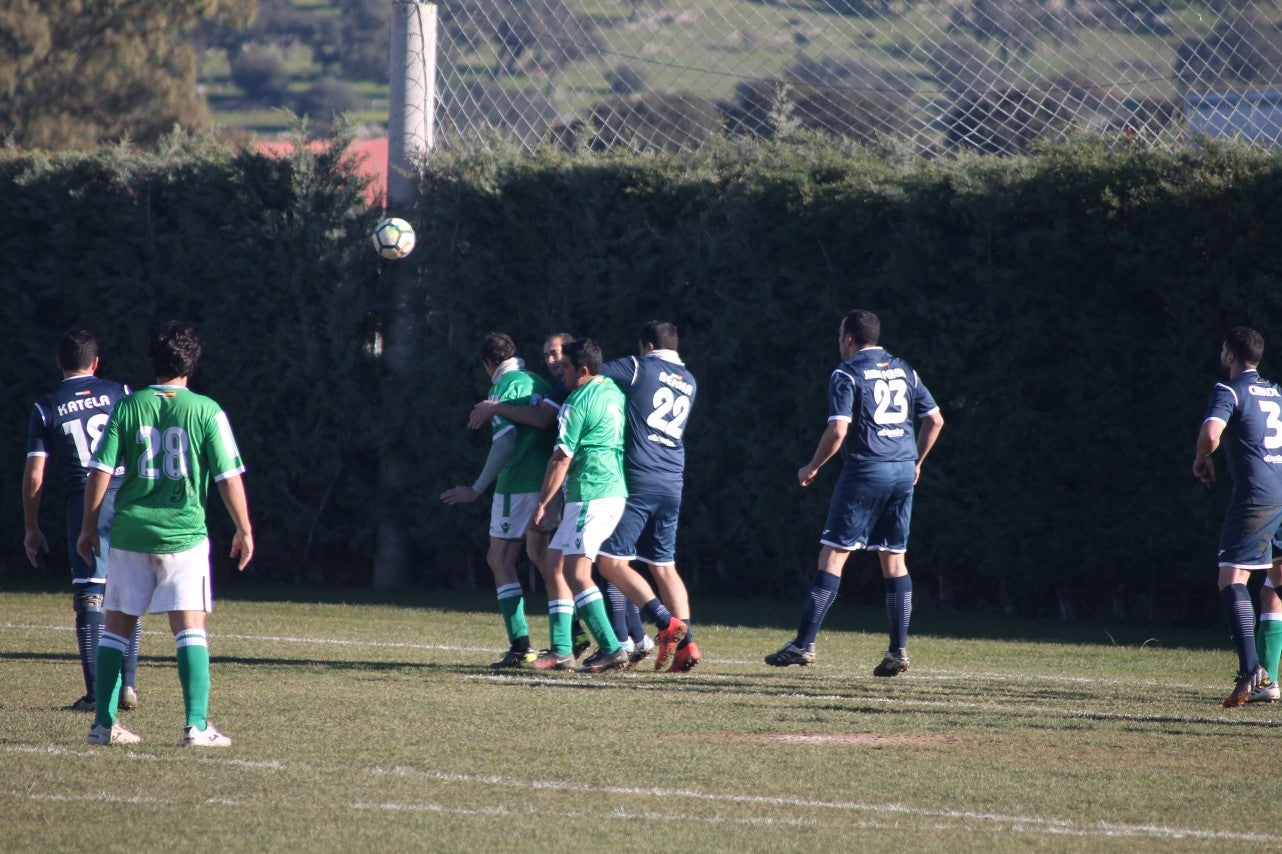 Imágenes del encuentro de semifinales de la Copa Luiqui de Veteranos disputado en el Municipal de San Roque y que terminó 1-3 (30-12-2018)