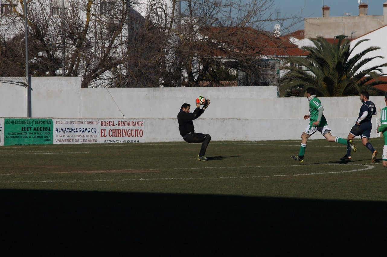 Imágenes del encuentro de semifinales de la Copa Luiqui de Veteranos disputado en el Municipal de San Roque y que terminó 1-3 (30-12-2018)