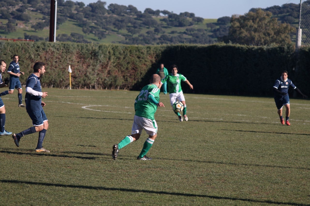 Imágenes del encuentro de semifinales de la Copa Luiqui de Veteranos disputado en el Municipal de San Roque y que terminó 1-3 (30-12-2018)