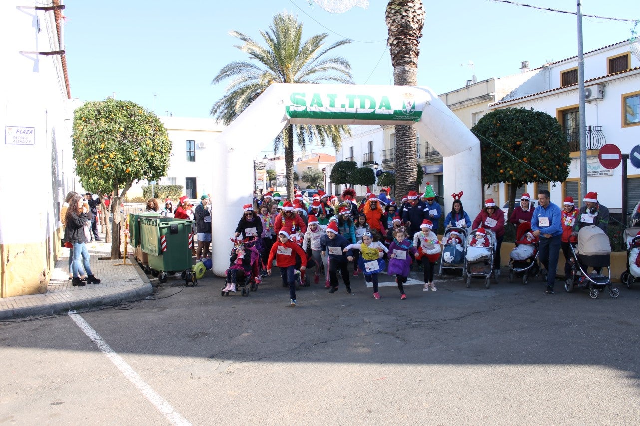 Algnas imágenes de la tercera edición de la San Silvestre Solidaria 2018, celebrada en Valverde de Leganés (30-12-2018)