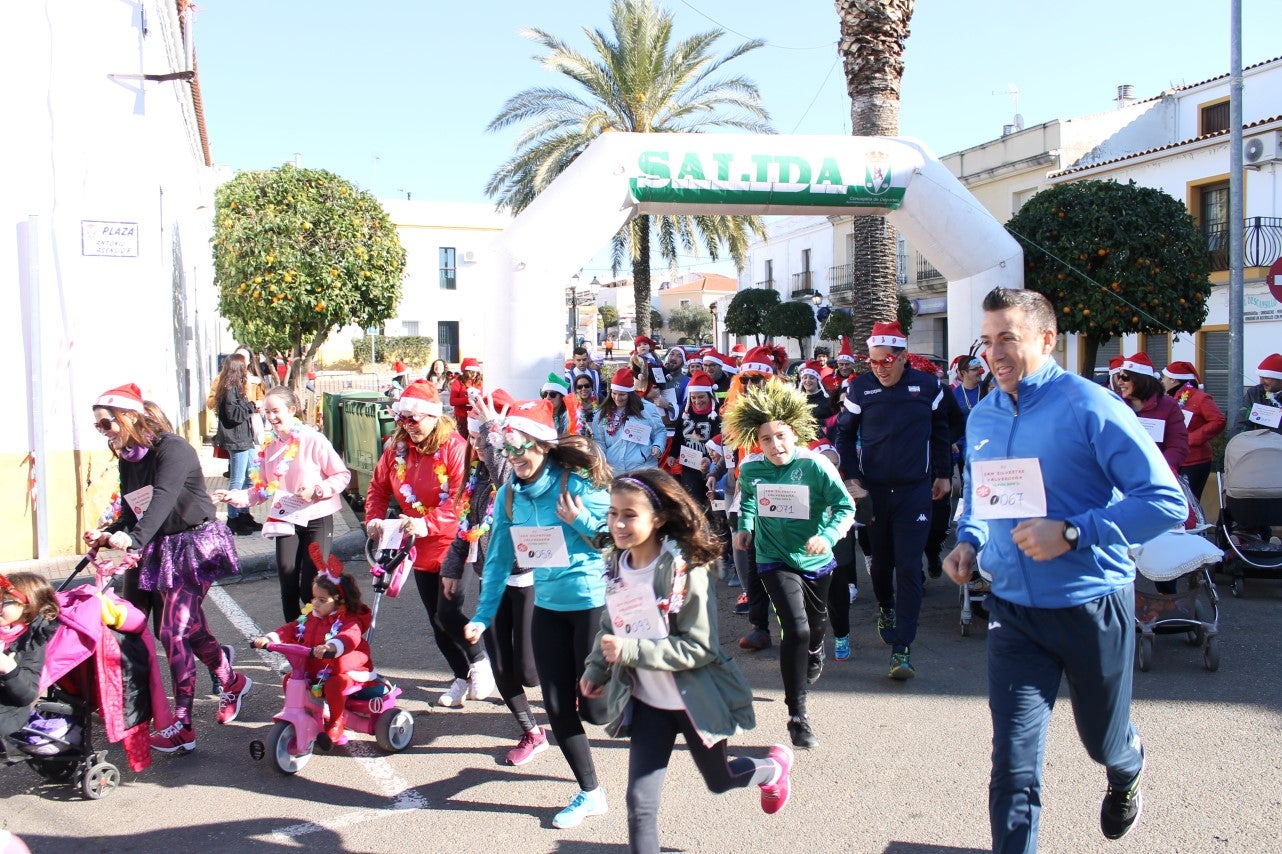 Algnas imágenes de la tercera edición de la San Silvestre Solidaria 2018, celebrada en Valverde de Leganés (30-12-2018)