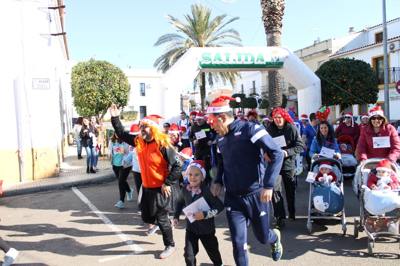 Algnas imágenes de la tercera edición de la San Silvestre Solidaria 2018, celebrada en Valverde de Leganés (30-12-2018)