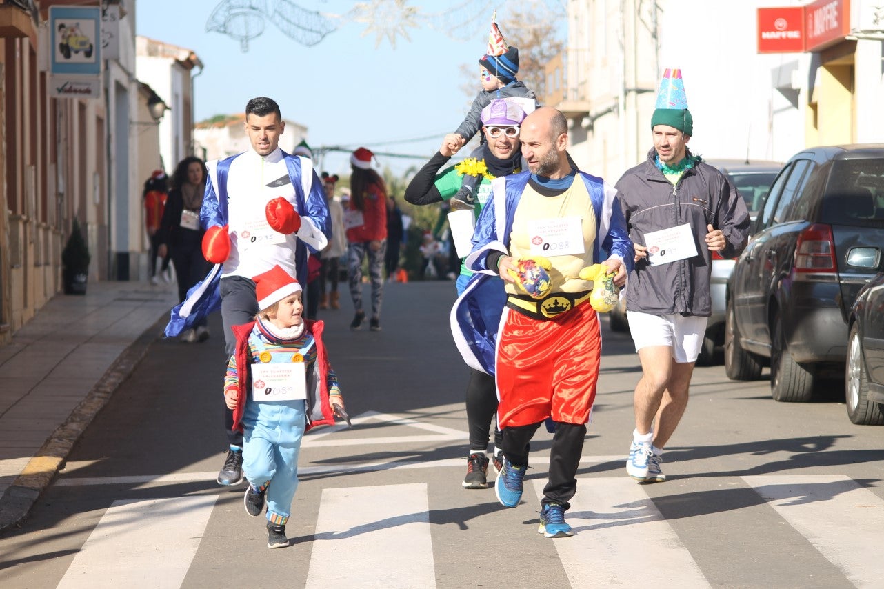Algunas imágenes de la tercera edición de la San Silvestre Solidaria 2018, celebrada en Valverde de Leganés (30-12-2018)